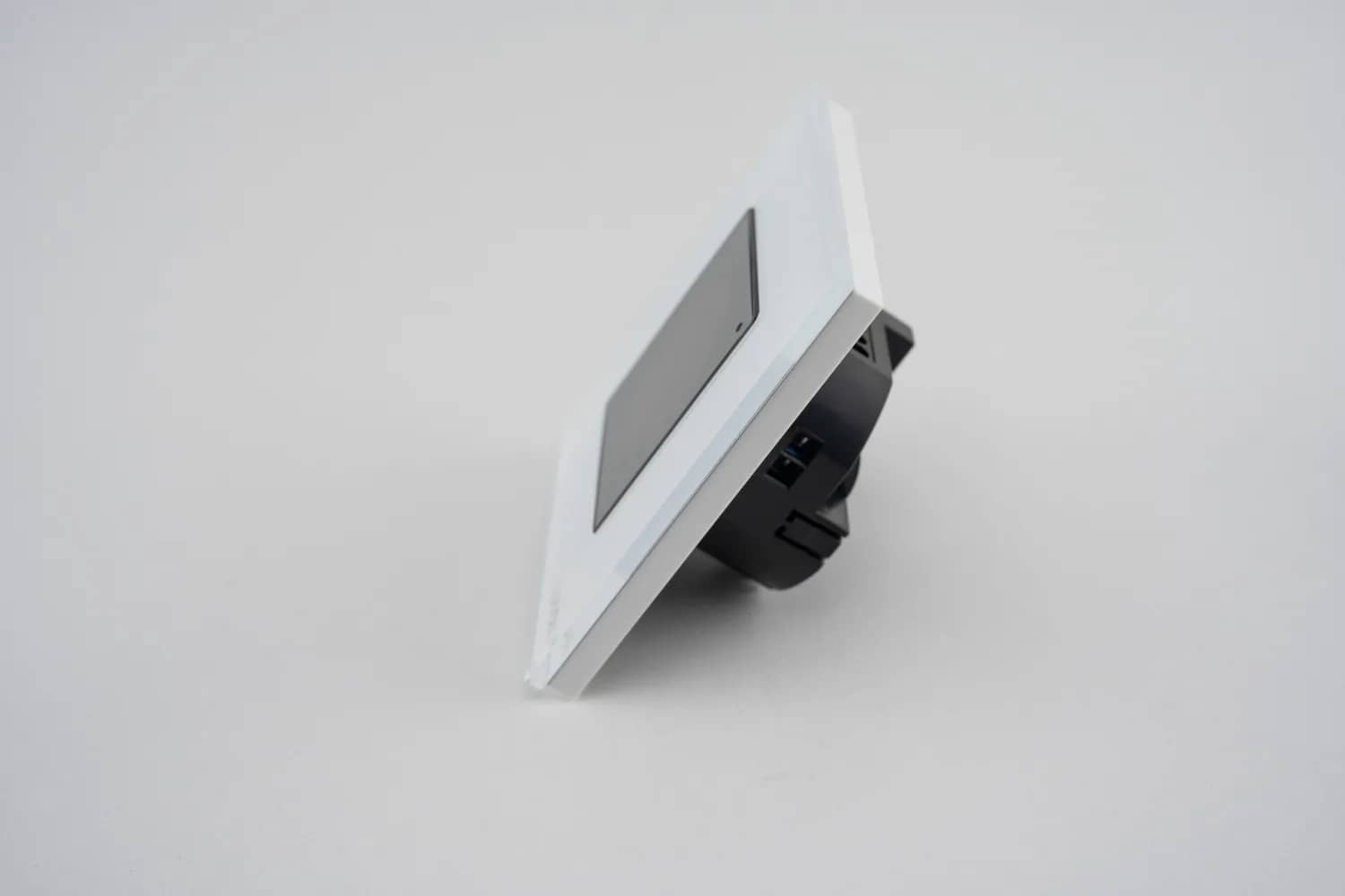 Luxion Wi-Fi Thermostat for Electric and Gas Heating with Glass Frame – White — image 8