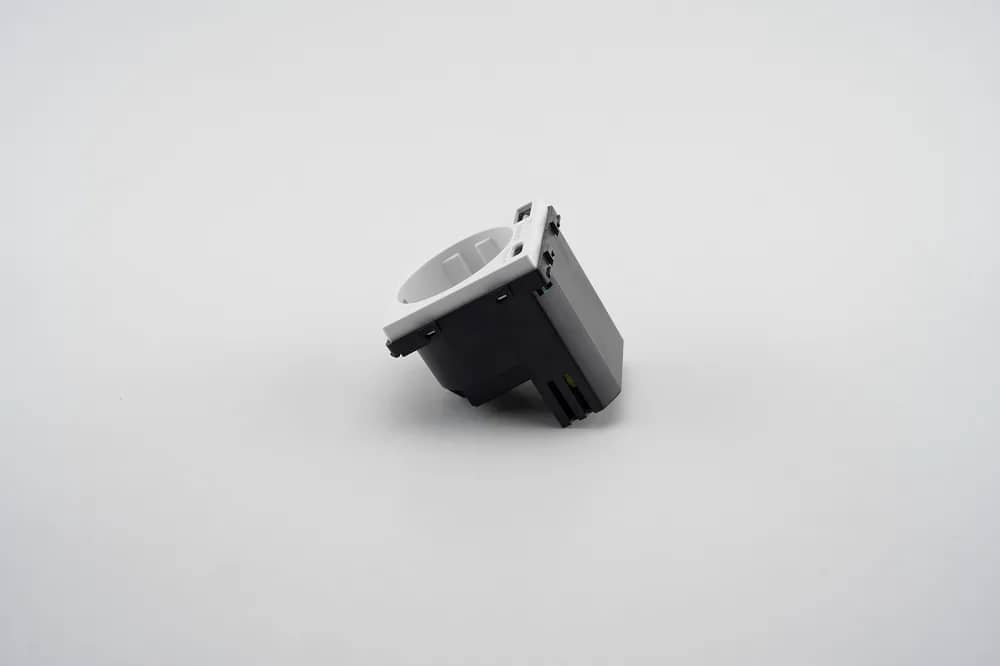 Luxion Single Socket Module with USB-A + USB-C – White — image 7