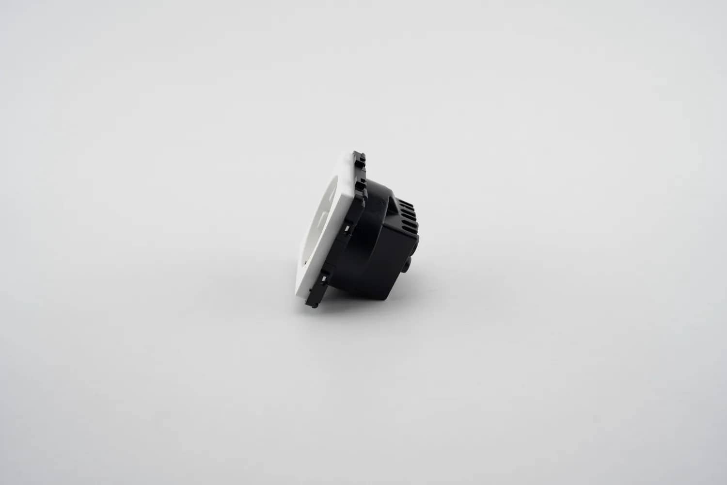 Luxion Single Socket Module – Without Glass Frame – White — image 7