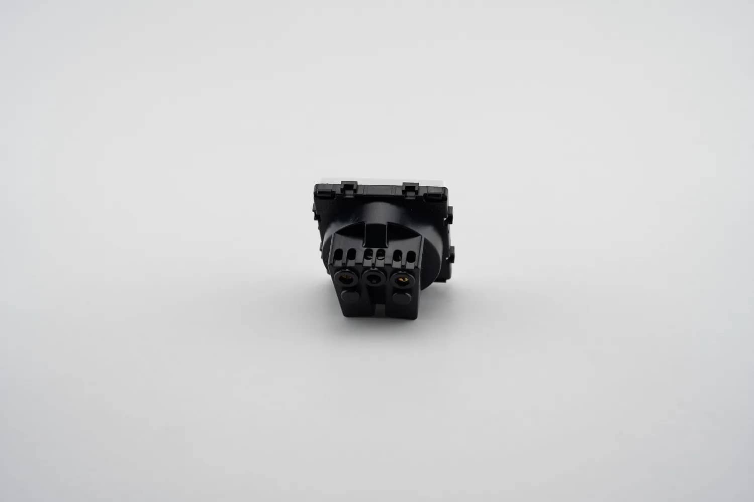 Luxion Single Socket Module – Without Glass Frame – White — image 8