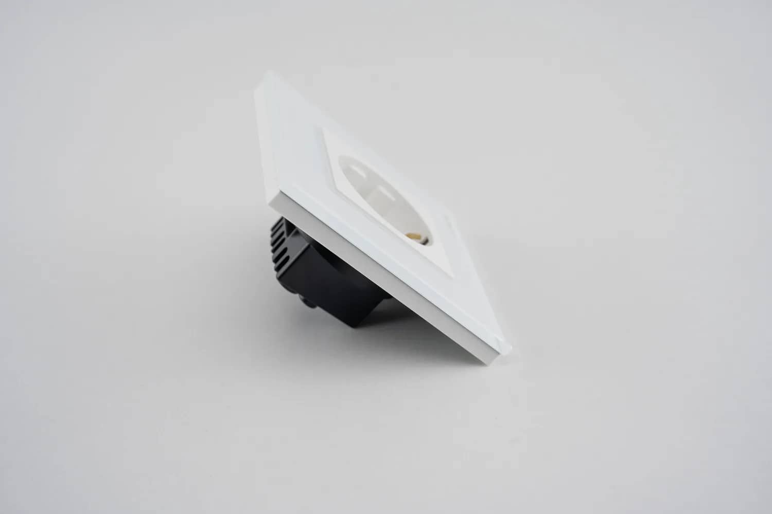 Luxion Single Wall Socket with Glass Frame – Installation Steps