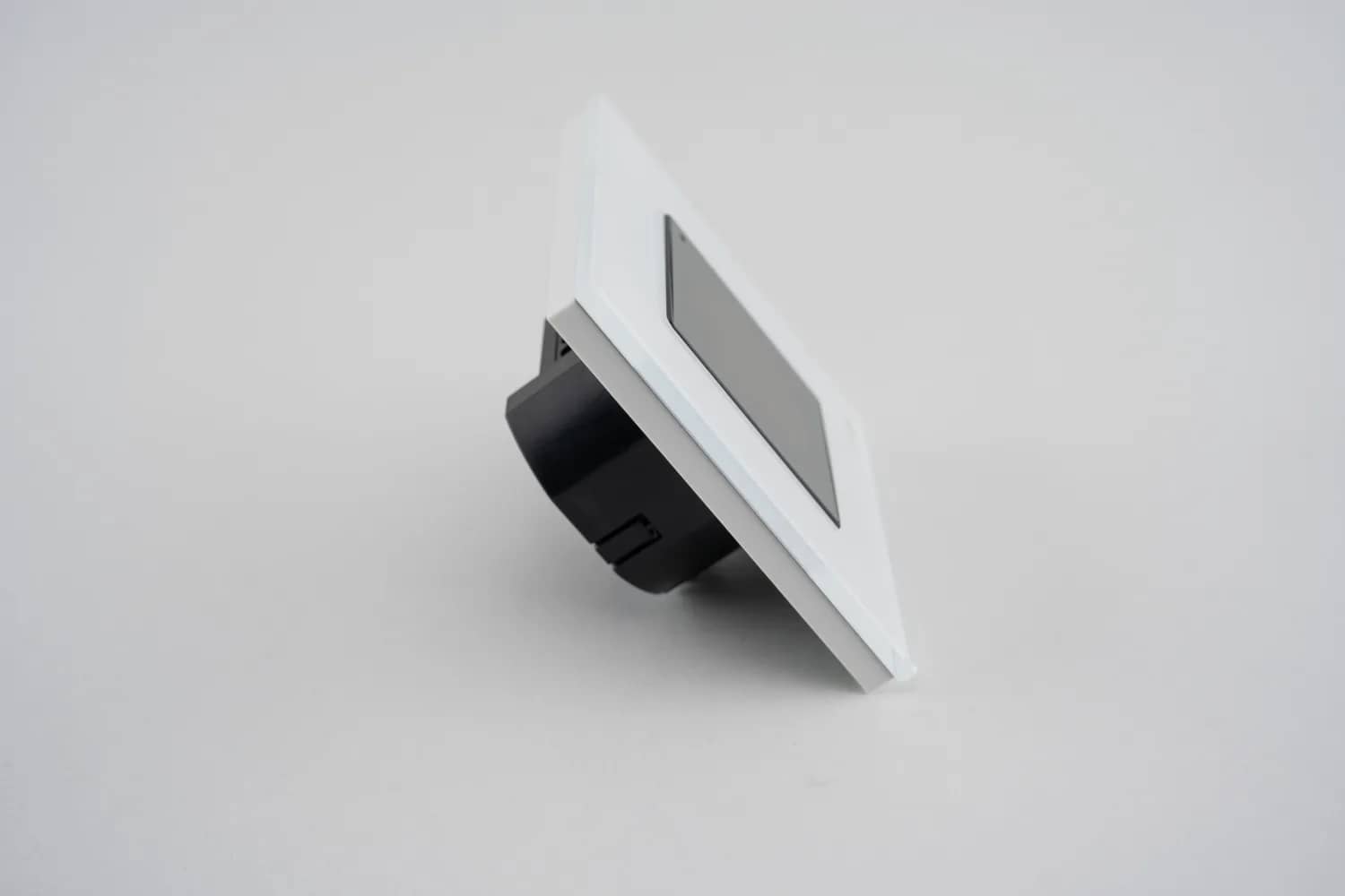 Luxion Wi-Fi Thermostat for Electric and Gas Heating with Glass Frame – Wiring and Technical Data