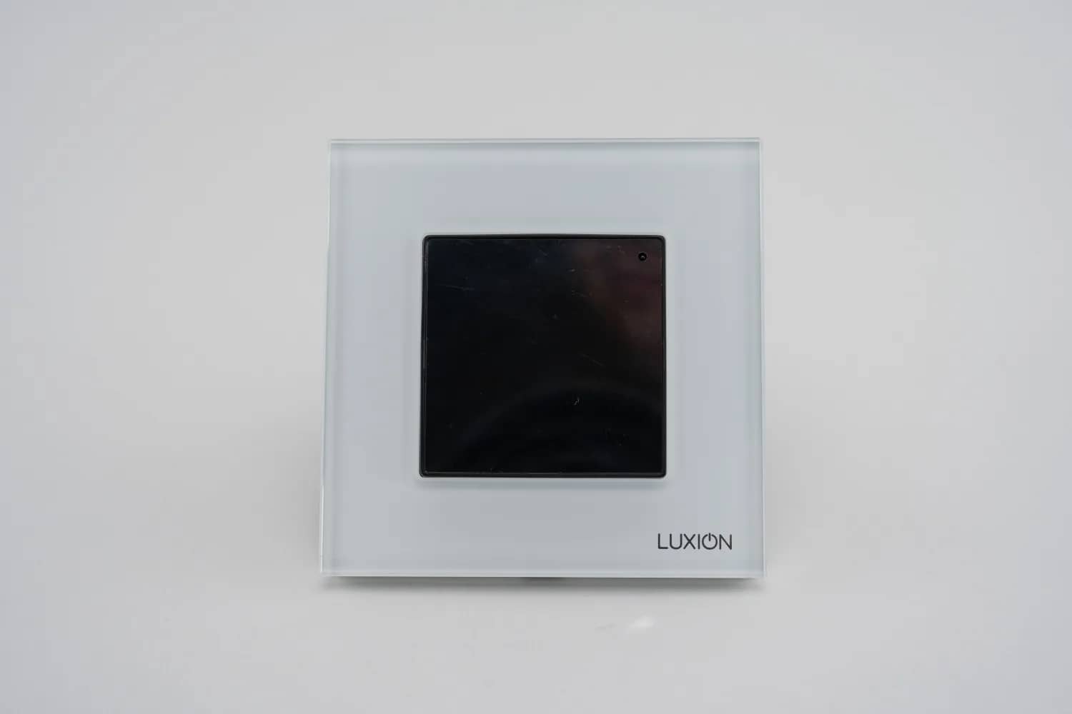 Luxion Wi-Fi Thermostat for Electric and Gas Heating with Glass Frame – Design and Dimensions
